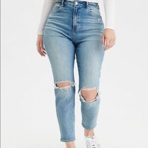 AE CURVY MOM JEANS